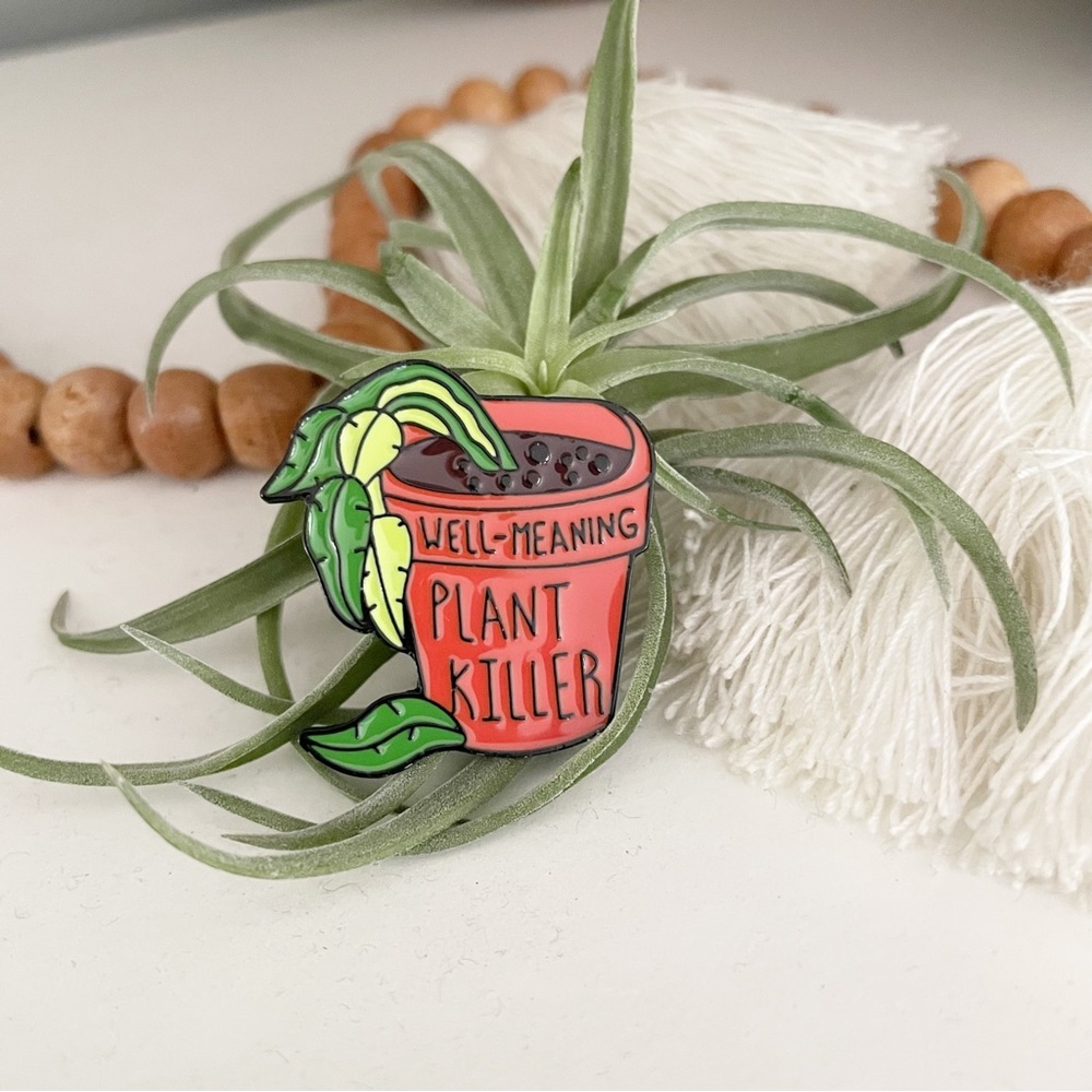 Funny plant metal pin. Brand new!